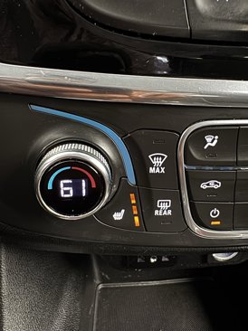 Used 2020 Chevrolet Traverse LT image 8