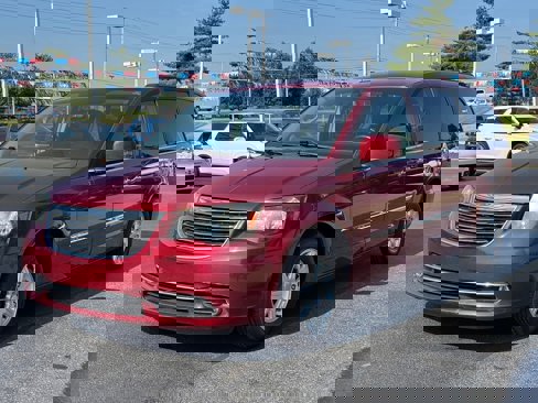 Used 2012 Chrysler Town & Country Touring w/ Entertainment Group #1 image 1