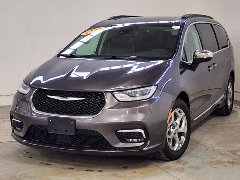 Used 2023 Chrysler Pacifica Limited image 1