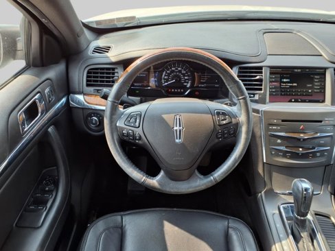 Used 2015 Lincoln MKS AWD image 8