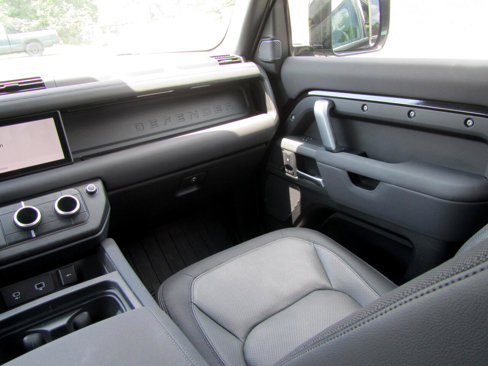 Used 2023 Land Rover Defender 110 X-Dynamic SE image 14