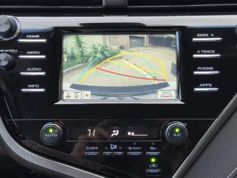 Used 2018 Toyota Camry SE w/ Moonroof Package image 21
