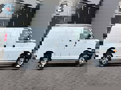 Used 2019 Chevrolet Express 2500 w/ Driver Convenience Package image 6
