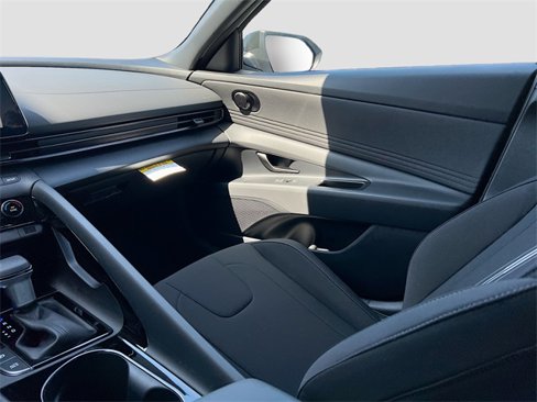 New 2025 Hyundai Elantra SEL image 21