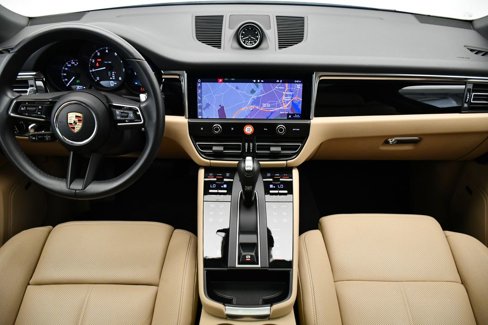 Used 2025 Porsche Macan image 22