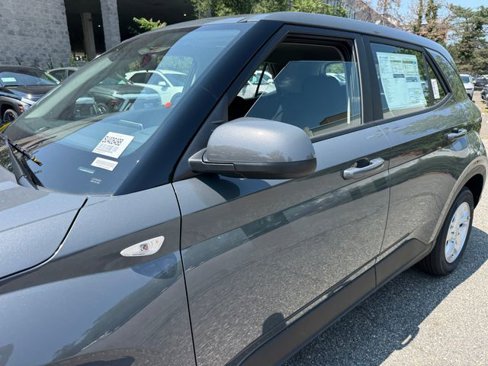 New 2025 Hyundai Venue SE image 4