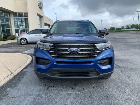 Used 2022 Ford Explorer XLT image 2