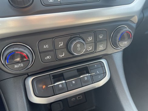 Used 2023 GMC Acadia SLE image 15