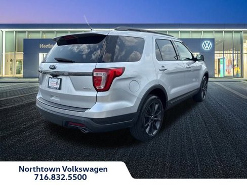 Used 2018 Ford Explorer XLT w/ Equipment Group 202A image 3
