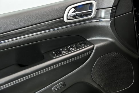 Used 2020 Jeep Grand Cherokee Limited w/ Luxury Group II image 9