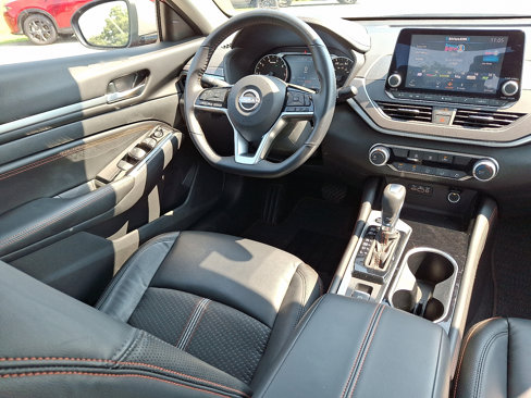 Used 2023 Nissan Altima 2.5 SR image 14