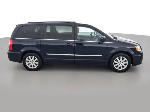 Used 2016 Chrysler Town & Country Touring image 4