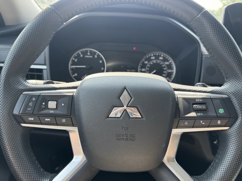 Used 2024 Mitsubishi Outlander SE image 10