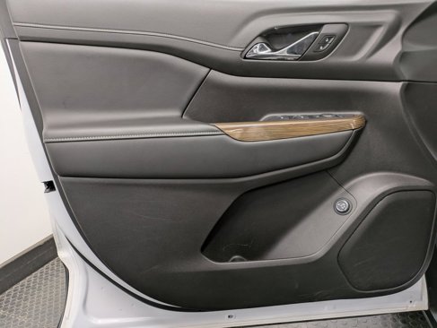 Used 2022 GMC Acadia SLE w/ Driver Convenience Package image 8