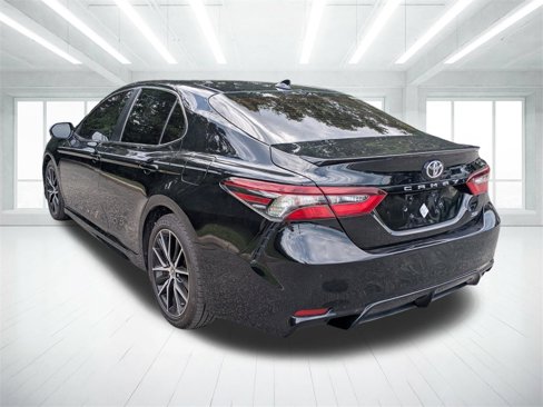 Used 2022 Toyota Camry SE image 5