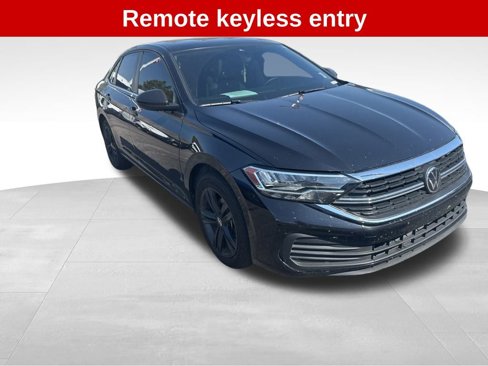 Used 2024 Volkswagen Jetta SE w/ Panoramic Sunroof Package image 8