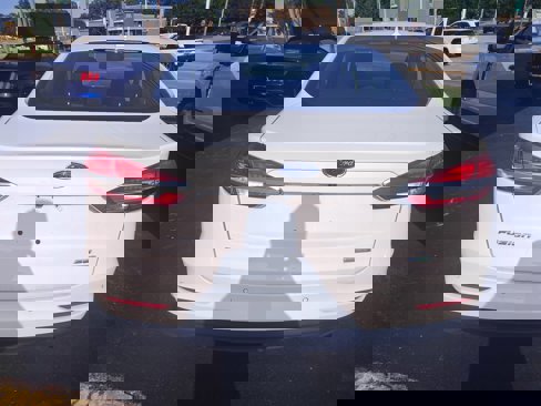 Used 2020 Ford Fusion SE image 4