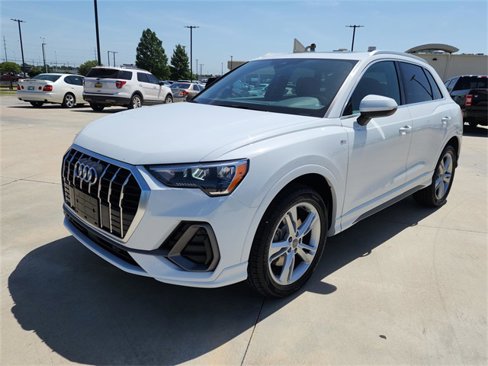 Used 2020 Audi Q3 2.0T Premium w/ Convenience Package image 3