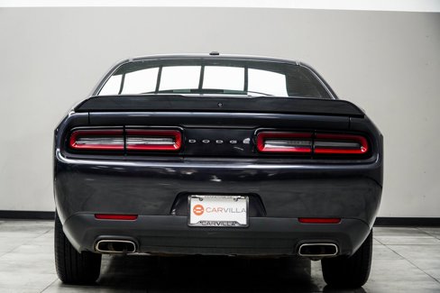 Used 2019 Dodge Challenger SXT image 11