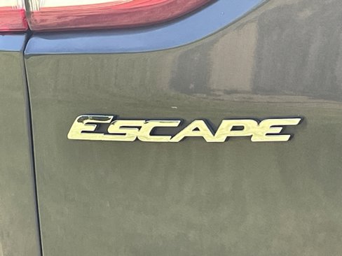 Used 2016 Ford Escape SE w/ Equipment Group 201A image 19