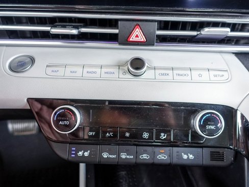 Used 2021 Hyundai Elantra Limited image 4