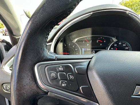 Used 2017 Chevrolet Malibu LT image 15