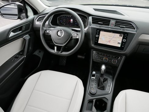 Used 2020 Volkswagen Tiguan SEL w/ 3rd Row Seat Package image 9