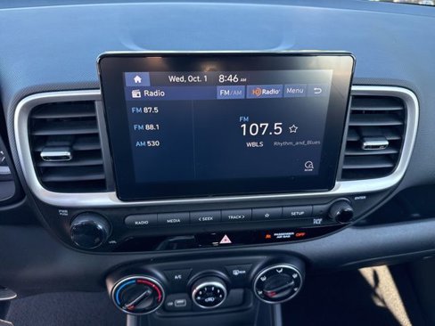Certified 2022 Hyundai Venue SE image 5