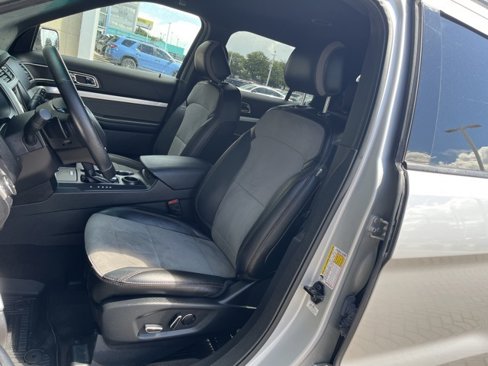 Used 2017 Ford Explorer XLT w/ Equipment Group 202A image 19