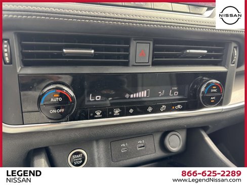 Used 2023 Nissan Rogue SV image 25