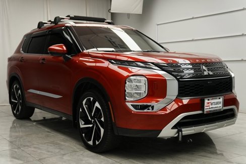Used 2022 Mitsubishi Outlander SE image 2