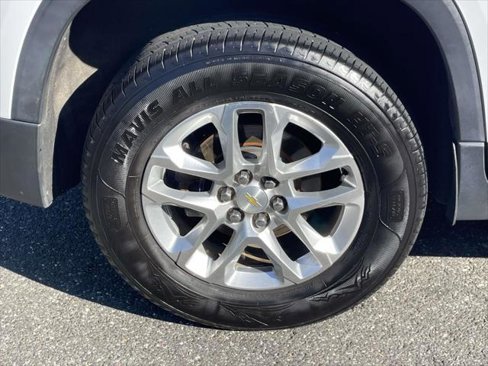 Used 2018 Chevrolet Traverse LT w/ LPO, 'HIT The Road' Package image 9
