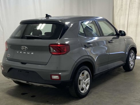 Used 2020 Hyundai Venue SE image 3