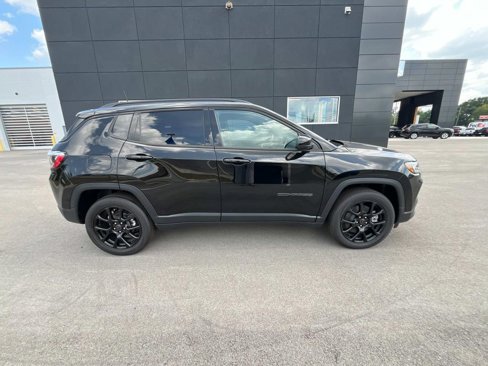 New 2025 Jeep Compass Latitude w/ Altitude Special Edition image 8