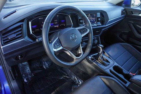 Used 2024 Volkswagen Jetta SE w/ Panoramic Sunroof Package image 11
