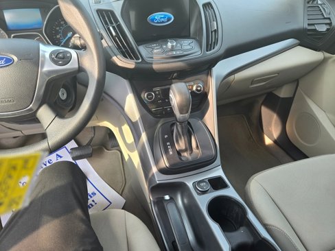 Used 2016 Ford Escape SE w/ Equipment Group 201A image 9