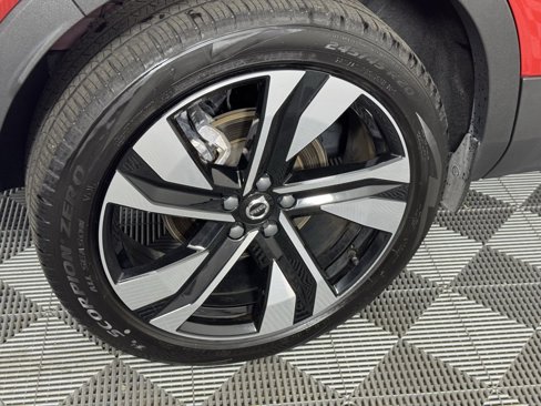 Certified 2024 Volvo XC40 B5 Plus image 6