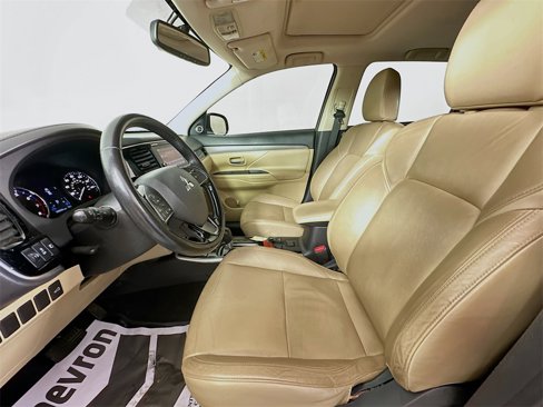 Used 2019 Mitsubishi Outlander SEL image 19