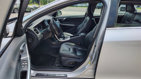 Used 2015 Volvo V60 T5 Premier w/ Convenience Package image 7