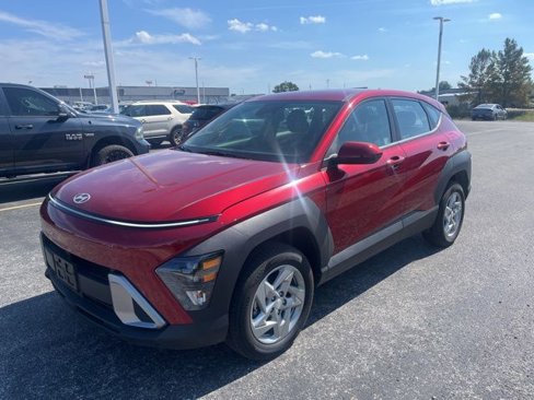 Used 2025 Hyundai Kona SE image 2
