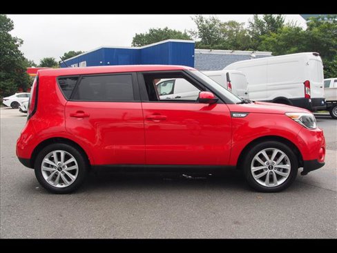 Used 2019 Kia Soul + image 6