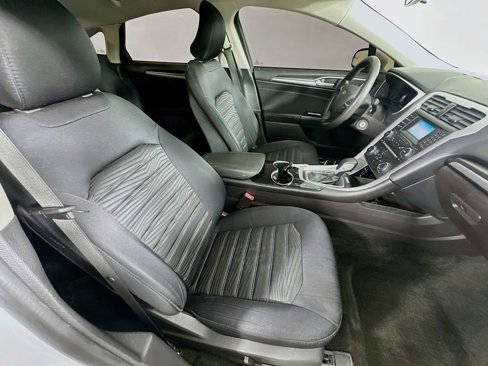 Used 2016 Ford Fusion SE image 32