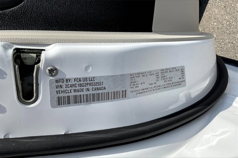 Used 2023 Chrysler Pacifica Touring-L image 16
