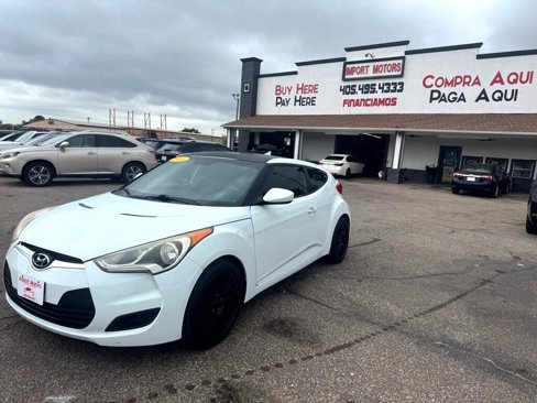 Used 2013 Hyundai Veloster image 2
