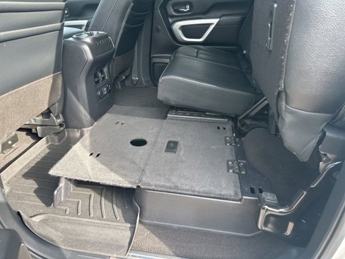 Used 2020 Nissan Titan SL w/ Moonroof Package image 38