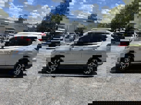 Used 2018 Nissan Rogue SV image 3