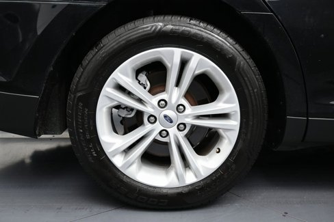 Used 2016 Ford Taurus SE image 5