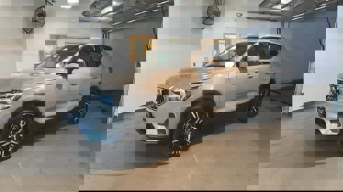 Certified 2025 Volvo XC40 B5 Core image 1