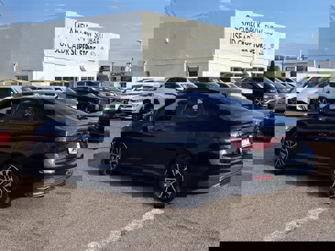 Certified 2025 Volkswagen Jetta Sport image 5