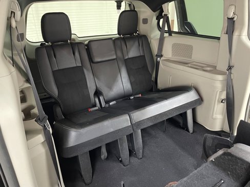 Used 2019 Dodge Grand Caravan SXT image 14